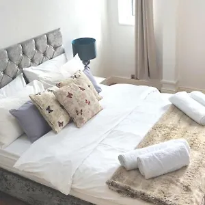 Apartment The Hideaway In, London
